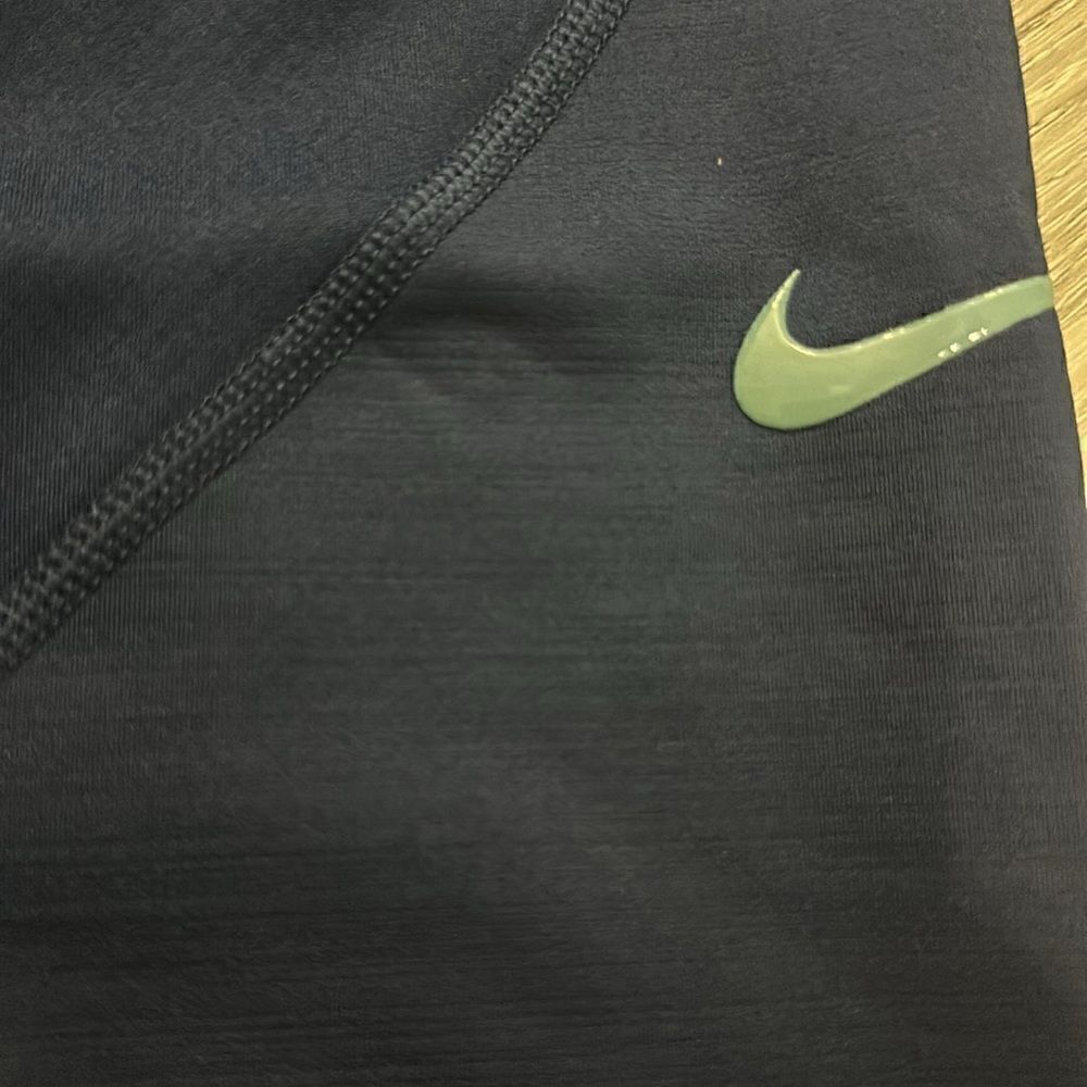 Nike Pro size L - Picture 6 of 7
